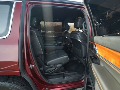 Used 2022 Jeep Grand Wagoneer Series III image 23