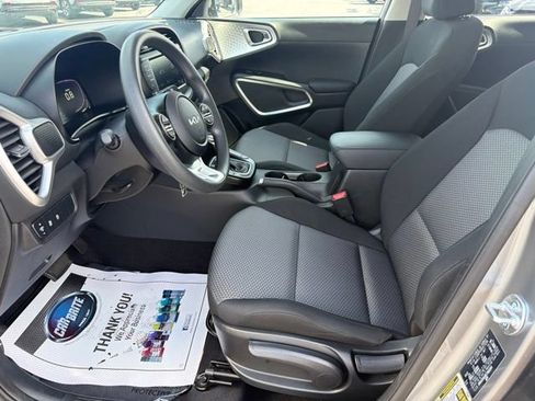 Used 2025 Kia Soul LX w/ LX Technology Package FWD image 23