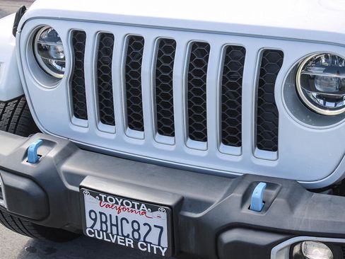 Used 2022 Jeep Wrangler Unlimited Sahara image 6