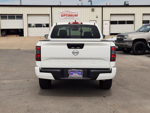 Used 2025 Nissan Frontier SV RWD image 8