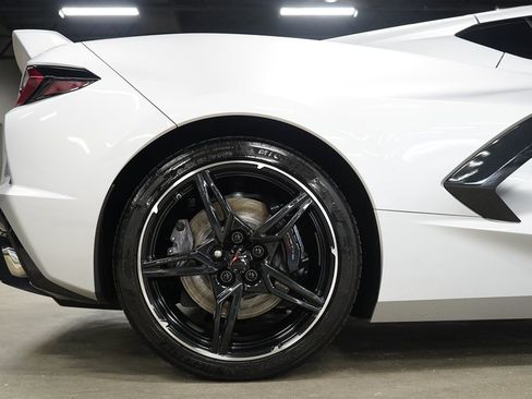 Used 2020 Chevrolet Corvette Stingray Coupe w/ Z51 Performance Package RWD image 27