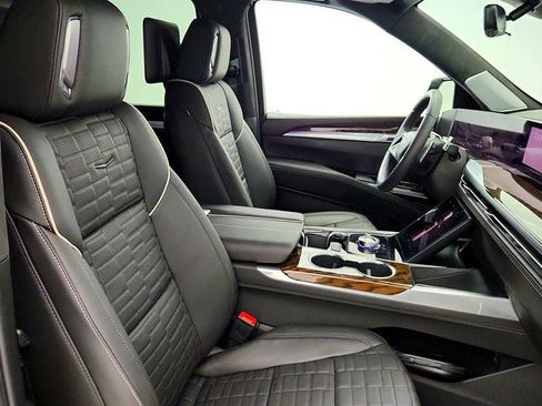 Used 2025 Cadillac Escalade ESV Sport Platinum AWD/4WD image 26