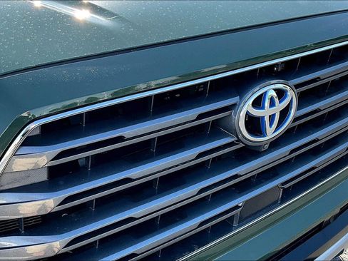 Used 2023 Toyota Sequoia Limited image 33