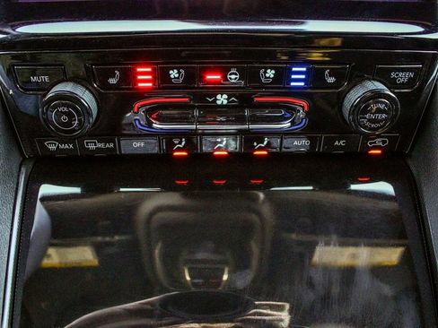 Used 2024 Jeep Grand Cherokee Trailhawk image 24