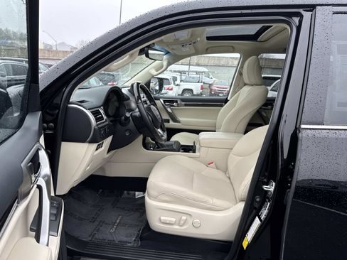 Used 2023 Lexus GX 460 Premium w/ Premium Plus Package image 19
