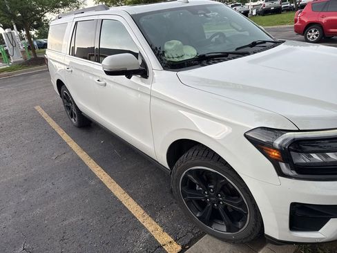 Used 2023 Ford Expedition Max Limited AWD/4WD image 3