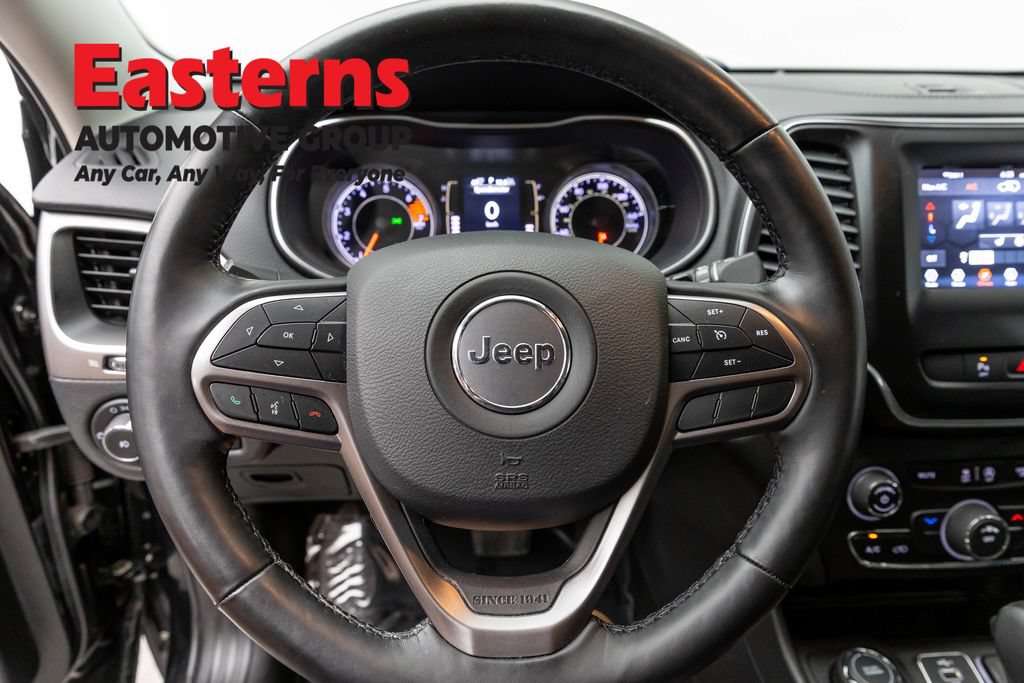 Used 2021 Jeep Cherokee Latitude Plus AWD/4WD image 11