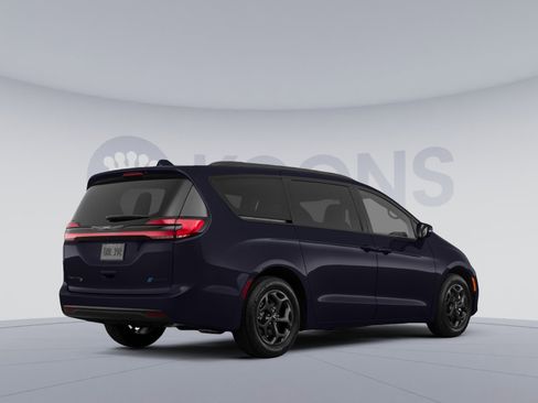 Used 2022 Chrysler Pacifica Pinnacle image 4