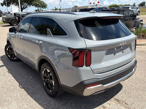 Used 2024 Kia Sorento S w/ Panoramic Sunroof Package FWD image 5