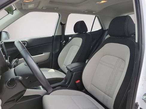 Used 2025 Hyundai Venue SEL FWD image 11