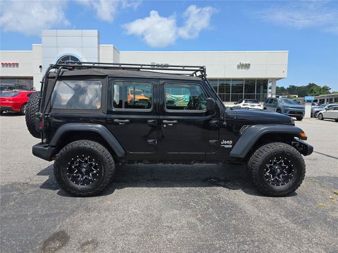 Used 2018 Jeep Wrangler Unlimited Sport AWD/4WD image 2