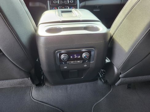 Used 2023 Chevrolet Tahoe Z71 w/ Luxury Package AWD/4WD image 15