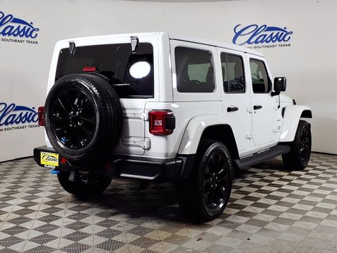 Used 2022 Jeep Wrangler Unlimited Sahara w/ Cold Weather Group image 6