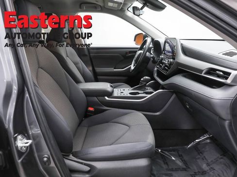 Used 2024 Toyota Highlander LE image 24