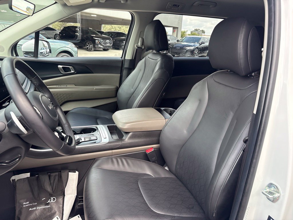 Used 2026 Kia Carnival LXS FWD image 14