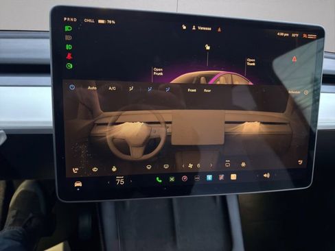 Used 2022 Tesla Model Y Long Range image 18