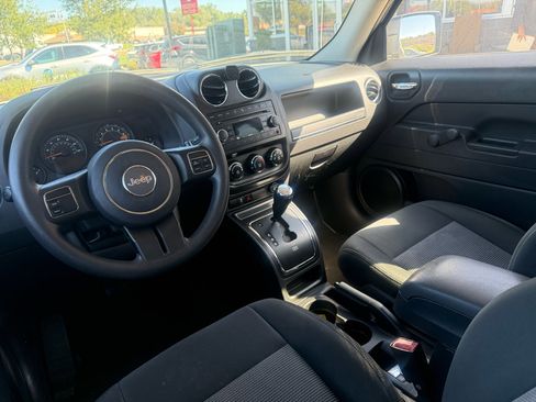 Used 2014 Jeep Patriot Sport image 9