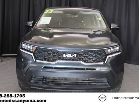 Used 2022 Kia Sorento LX FWD image 2