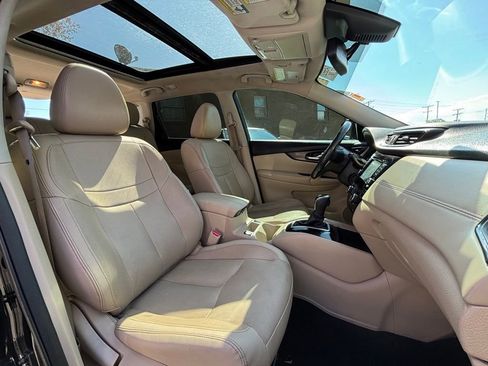 Used 2017 Nissan Rogue SL w/ SL Premium Package image 18