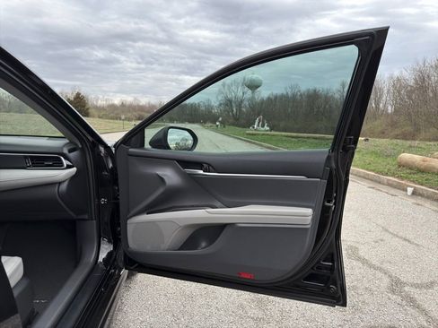 Used 2022 Toyota Camry SE w/ Audio Upgrade Package image 26