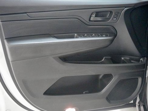 Used 2023 Honda Odyssey EX-L image 18