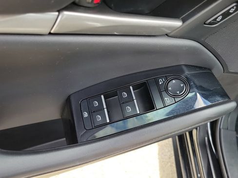 Used 2024 MAZDA MAZDA3 s FWD image 22