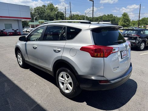 Used 2013 Toyota RAV4 XLE AWD/4WD image 7