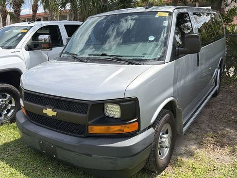 Used 2017 Chevrolet Express 2500 LS RWD image 3