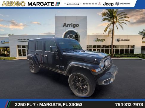 Used 2025 Jeep Wrangler Unlimited Sahara w/ Safety Group AWD/4WD image 2