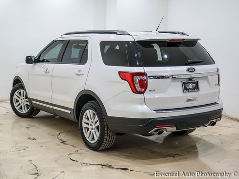 Used 2018 Ford Explorer XLT w/ Equipment Group 202A image 10
