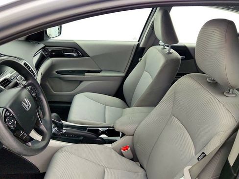 Used 2017 Honda Accord LX image 19