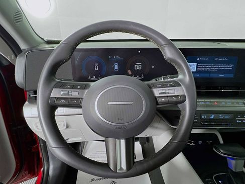 Used 2025 Hyundai Kona SEL image 11