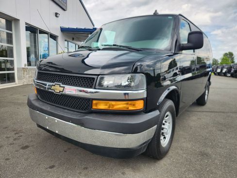 Used 2018 Chevrolet Express 2500 w/ Driver Convenience Package RWD image 2