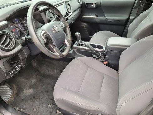Used 2018 Toyota Tacoma TRD Sport image 15