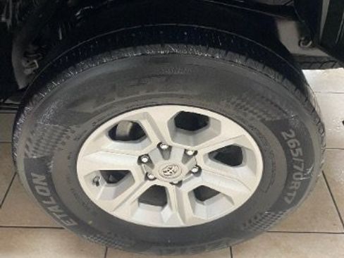 Used 2019 Toyota 4Runner SR5 AWD/4WD image 28