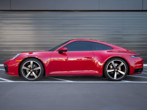 Used 2022 Porsche 911 Carrera RWD image 2