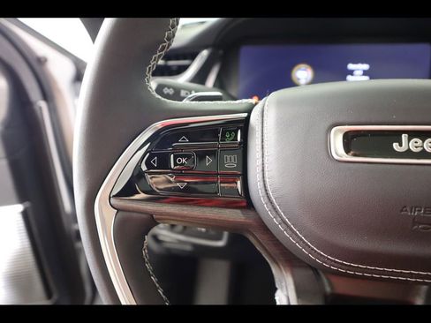 New 2024 Jeep Grand Cherokee Overland w/ Luxury Tech Group IV AWD/4WD image 18