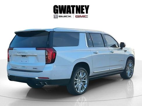Used 2025 GMC Yukon XL Denali w/ Denali Reserve Package image 6