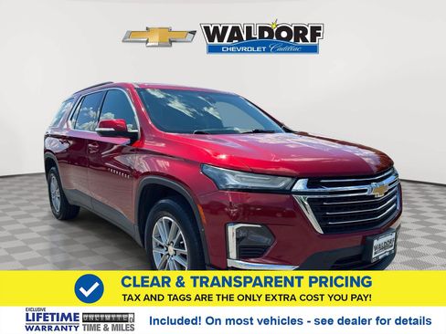 Used 2023 Chevrolet Traverse LT FWD image 1