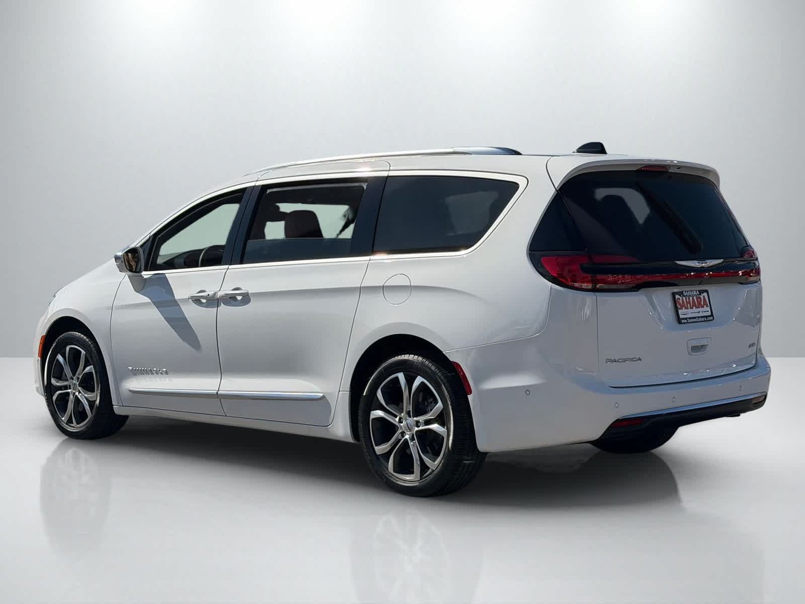 Used 2024 Chrysler Pacifica Pinnacle AWD/4WD image 4