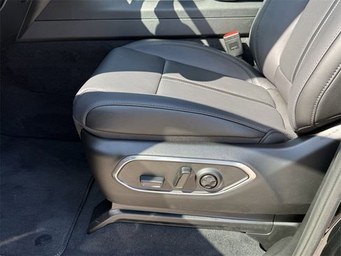 New 2025 Jeep Wagoneer L Series II w/ Convenience Group I image 13