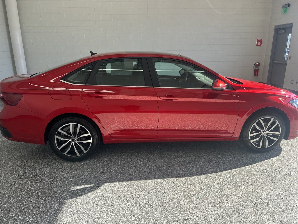 New 2026 Volkswagen Jetta SE FWD image 7