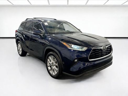 Used 2021 Toyota Highlander Limited FWD image 3