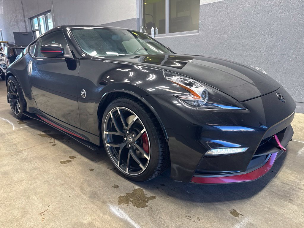 Used 2017 Nissan 370Z NISMO RWD image 6