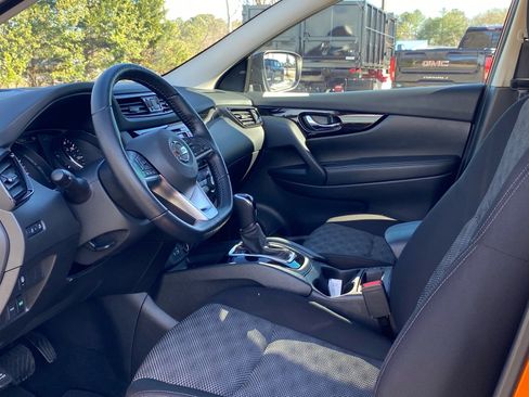 Used 2021 Nissan Rogue Sport SV image 11