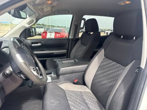 Used 2019 Toyota Tundra SR5 w/ SR5 Upgrade Package AWD/4WD image 9