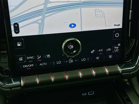 Used 2025 GMC Yukon AT4 w/ AT4 Premium Package image 17