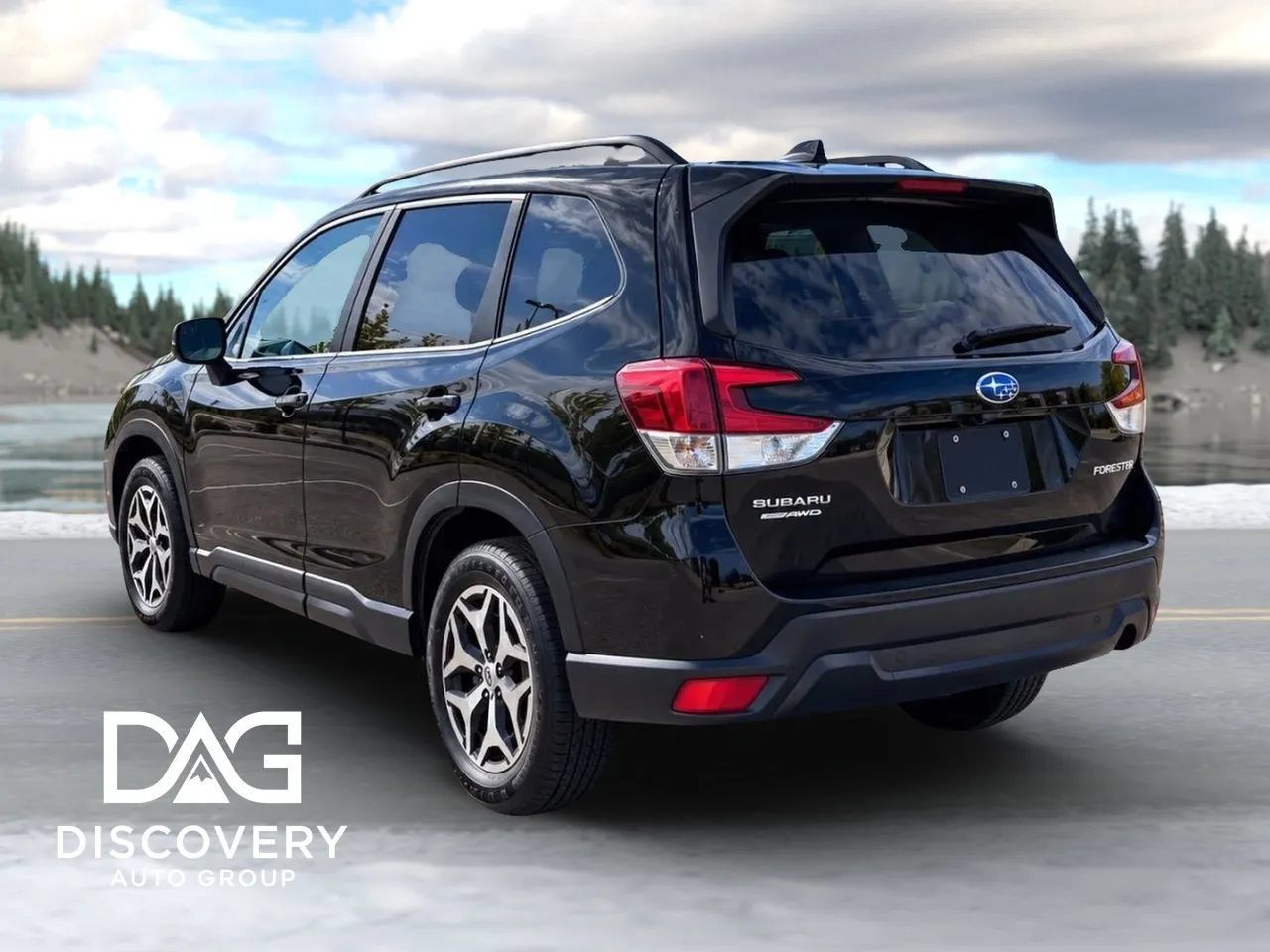 Used 2024 Subaru Forester Premium AWD/4WD image 2