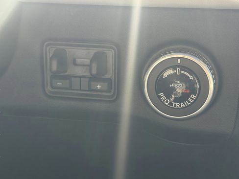 Used 2025 Lincoln Navigator Reserve image 37