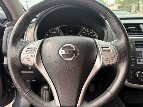 Used 2016 Nissan Altima 2.5 SL w/ 2.5 Technology Package FWD image 13